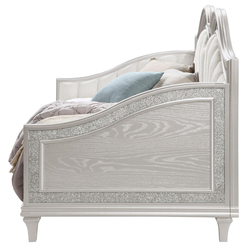 Coaster Furniture Evangeline 360121 Upholstered Twin Daybed with Faux Diamond Trim - Silver/Ivory IMAGE 7