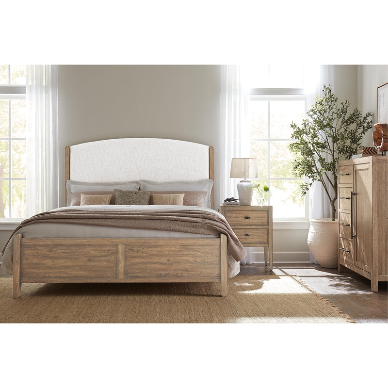 Hooker Furniture 6952-90850-80 Vineyard Row Queen Upholstered Bed IMAGE 3